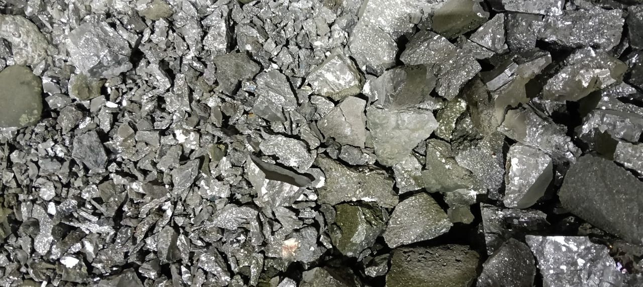 Finished high-purity ferro alloy lumps